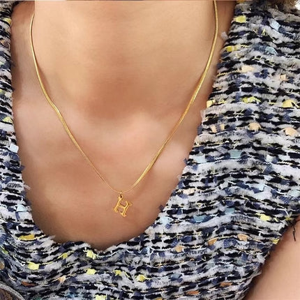 Women’s Elegant Minimalist Initial Necklace, 26-Letter Pendant